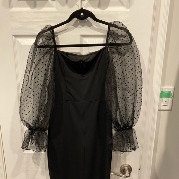 Black mini dress with puff sleeves - Picture 2 of 3